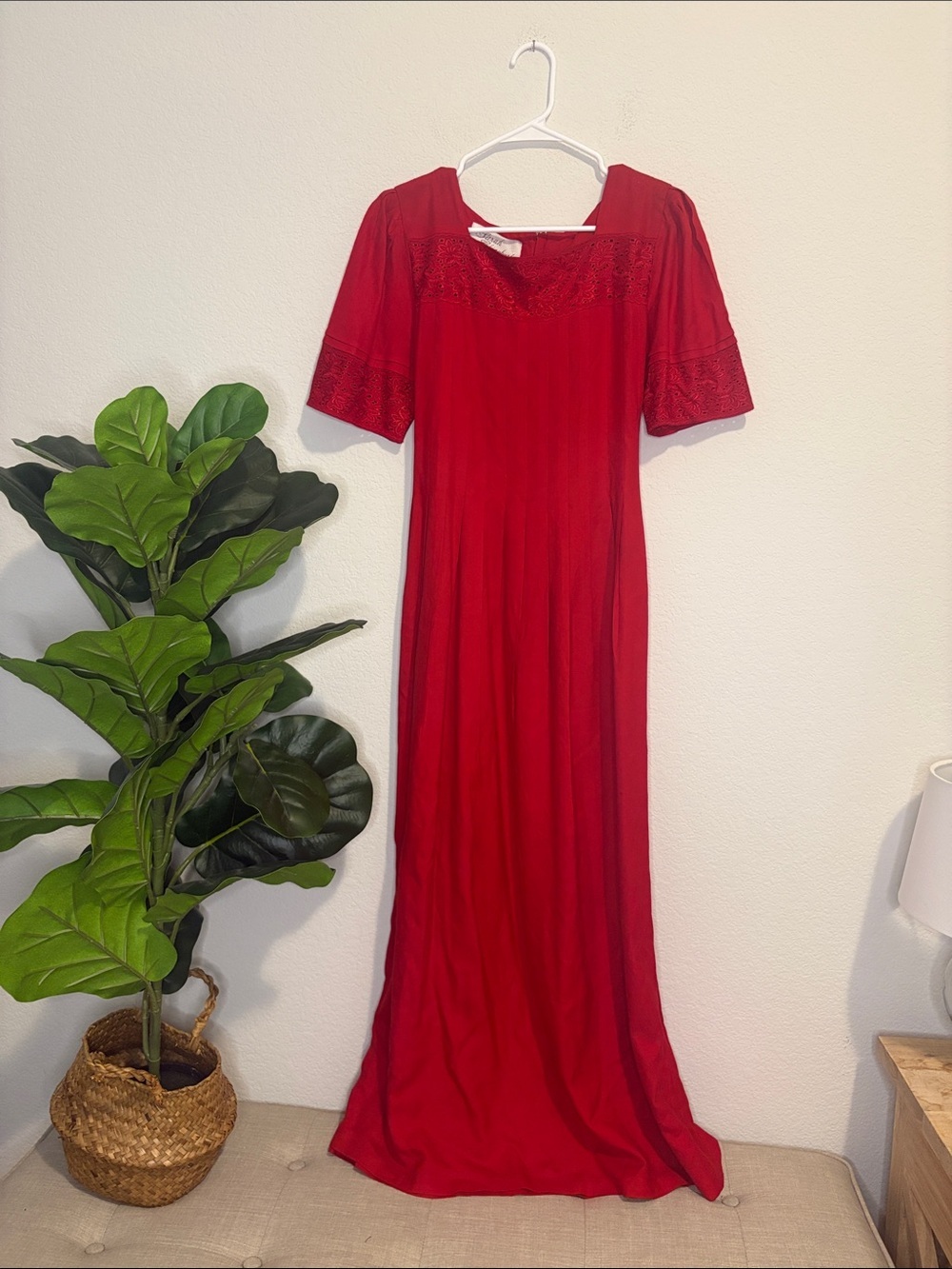 Vintage Sarah Elizabeth Vibrant Red lace-Trim Maxi with tie back 8